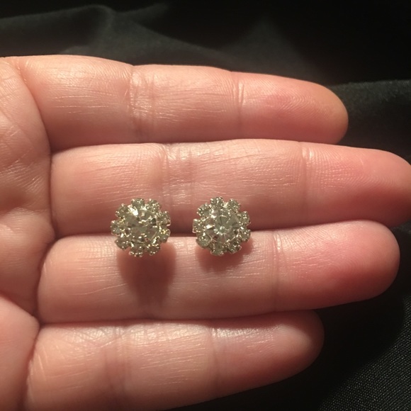💥LAST PAIR💥 Sunflower CZ Studs - Picture 4 of 7
